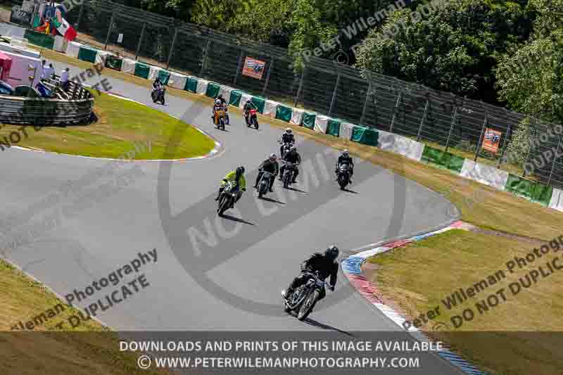 Vintage motorcycle club;eventdigitalimages;mallory park;mallory park trackday photographs;no limits trackdays;peter wileman photography;trackday digital images;trackday photos;vmcc festival 1000 bikes photographs